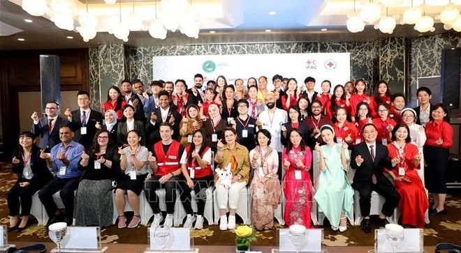 红十字会与红新月会国际联合会亚太地区青年论坛在在河内开幕 ảnh 1