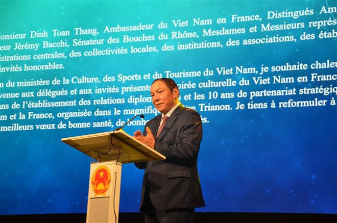 纪念越法建交50周年的越南文化晚会在巴黎举行 ảnh 2 纪念越法建交50周年的越南文化晚会在巴黎举行 ảnh 2
