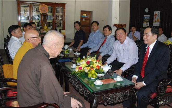 越南祖国阵线中央委员会主席在广治省开展佛诞节走访慰问活动 ảnh 1 越南祖国阵线中央委员会主席在广治省开展佛诞节走访慰问活动 ảnh 1