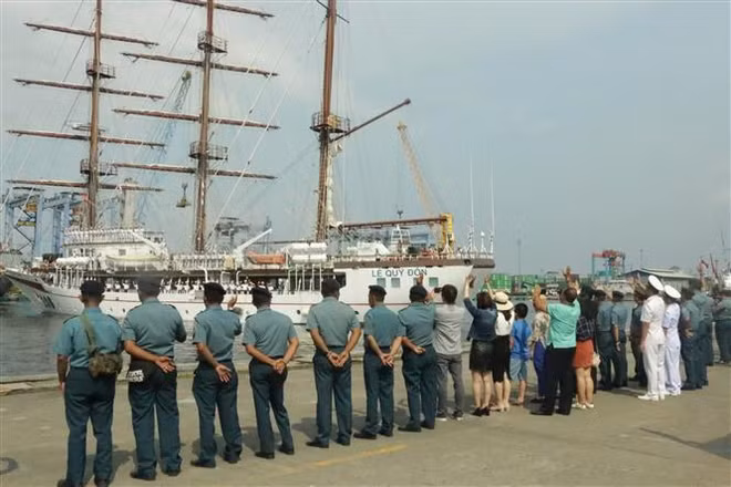 越南海军“黎贵惇” 286训练帆船圆满结束对印度尼西亚的访问 ảnh 1 越南海军“黎贵惇” 286训练帆船圆满结束对印度尼西亚的访问 ảnh 1