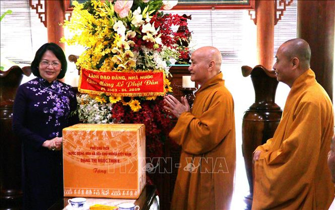越南国家副主席邓氏玉盛向同奈省信教群众致以佛诞节祝福 ảnh 2 越南国家副主席邓氏玉盛向同奈省信教群众致以佛诞节祝福 ảnh 2