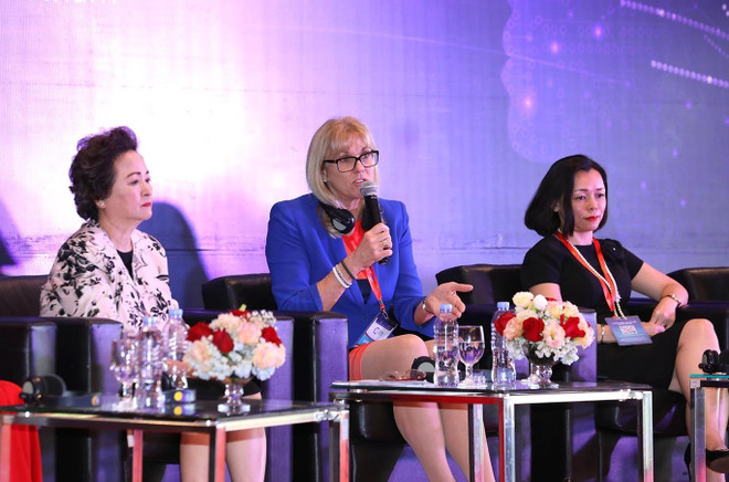 2019年越南私营经济论坛:越南国家副主席邓氏玉盛出席女性企业家论坛 ảnh 2 2019年越南私营经济论坛:越南国家副主席邓氏玉盛出席女性企业家论坛 ảnh 2