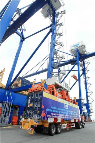 海防新港国际集装箱港迎来首艘集装箱船 ảnh 2 海防新港国际集装箱港迎来首艘集装箱船 ảnh 2