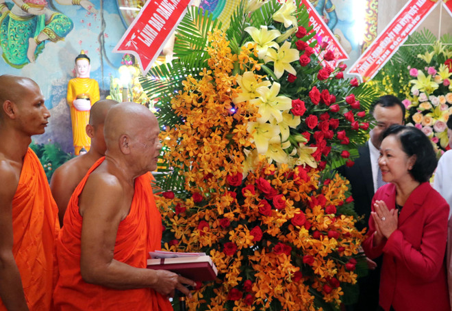 陈青敏、张氏梅佛诞大典之际走访慰问各省佛教信徒 ảnh 3
