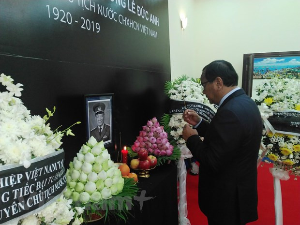 越南驻各国大使馆举行原越南社会主义共和国主席黎德英吊唁仪式 ảnh 2