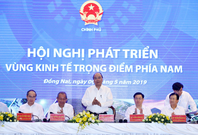 阮春福总理主持南部重点经济区发展会议 ảnh 1 阮春福总理主持南部重点经济区发展会议 ảnh 1