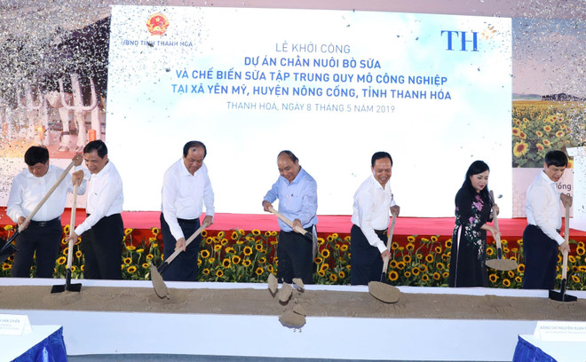 阮春福总理出席清化省奶牛养殖与牛奶加工项目开工仪式 ảnh 1