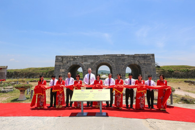 组图:越美老战士在颔龙桥上的相逢,皆有意义 ảnh 8 组图:越美老战士在颔龙桥上的相逢,皆有意义 ảnh 8