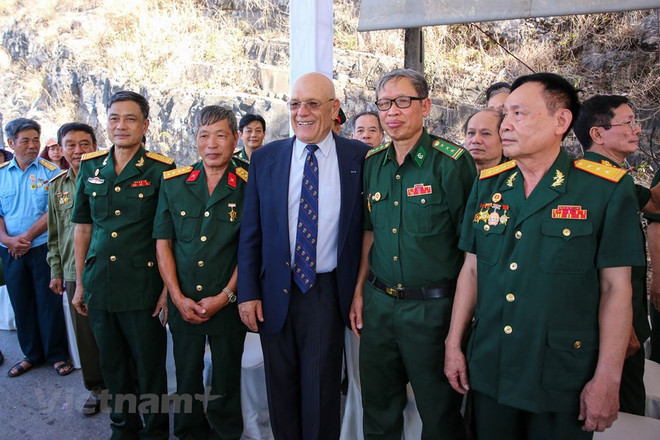 组图：越美老战士在颔龙桥上的相逢，皆有意义 ảnh 5
