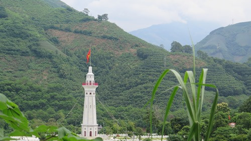 龙破旗台——弘扬爱国主义精神的代表性工程 ảnh 1 龙破旗台——弘扬爱国主义精神的代表性工程 ảnh 1