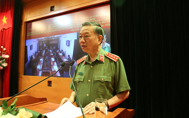 越南南方解放、国家统一45周年:越南人民公安力量对抗美救国战争起着作用 ảnh 1 越南南方解放、国家统一45周年:越南人民公安力量对抗美救国战争起着作用 ảnh 1