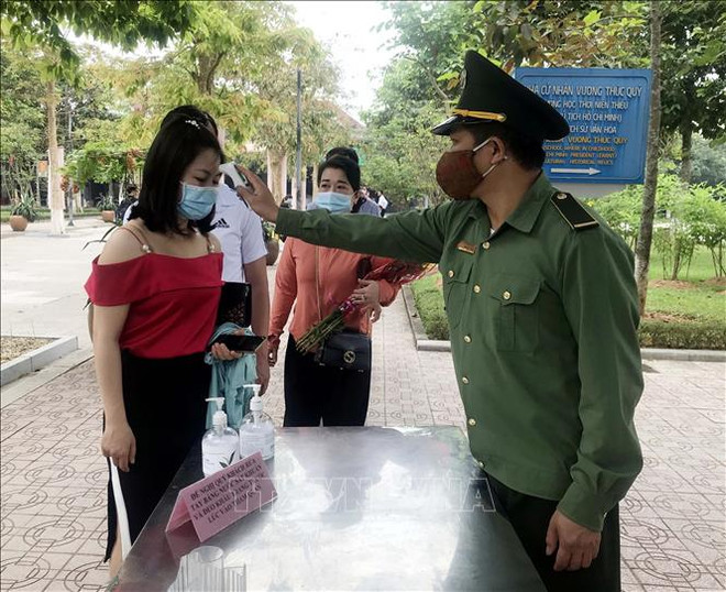 4·30和5·1假期期间成千上万名游客前往胡志明主席家乡参观游览 ảnh 1 4·30和5·1假期期间成千上万名游客前往胡志明主席家乡参观游览 ảnh 1