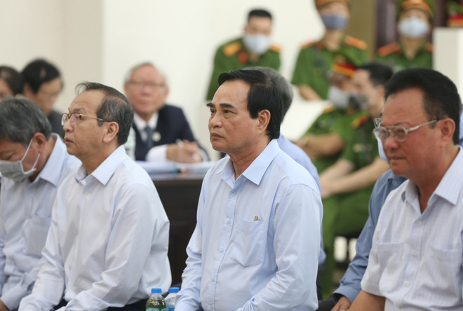 岘港市两名原领导和潘文英武勾结操纵土地价格案件二审开庭 ảnh 2 岘港市两名原领导和潘文英武勾结操纵土地价格案件二审开庭 ảnh 2