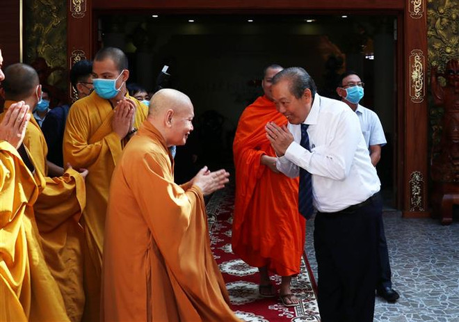 政府副总理张和平前往胡志明市明道寺 祝贺佛历2564年佛诞大典 ảnh 1 政府副总理张和平前往胡志明市明道寺 祝贺佛历2564年佛诞大典 ảnh 1