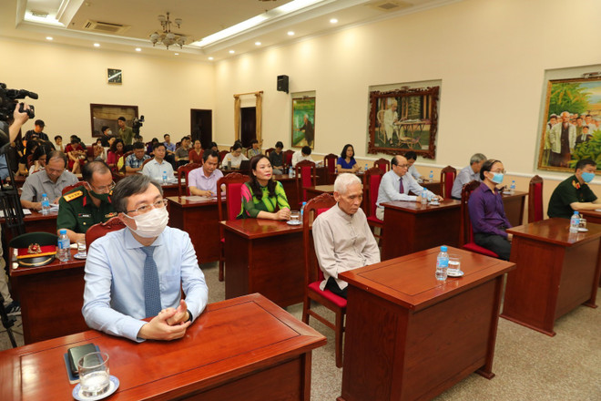 “胡志明主席—生平和事业”研讨会在主席府举行 ảnh 2