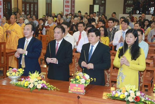 越南佛教协会隆重举行佛历2564年佛诞节浴佛大典 ảnh 3 越南佛教协会隆重举行佛历2564年佛诞节浴佛大典 ảnh 3