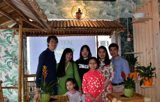 旅居瑞士越南人为当地新冠肺炎疫情防控一线送爱心 ảnh 1 旅居瑞士越南人为当地新冠肺炎疫情防控一线送爱心 ảnh 1