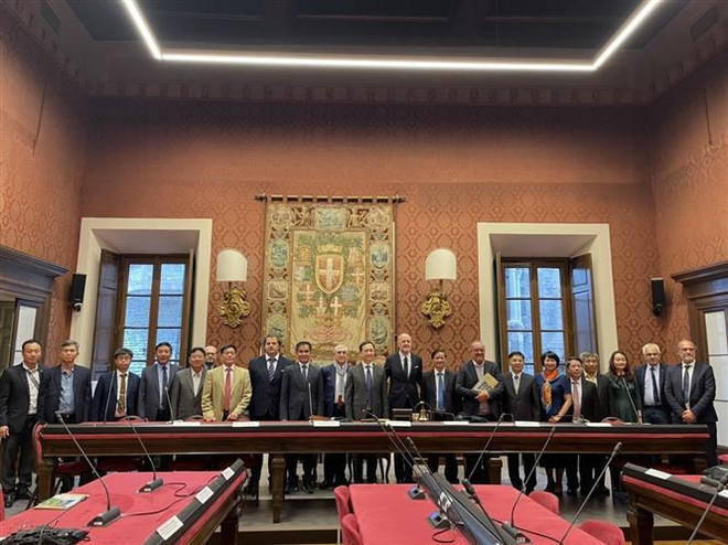 越南和意大利促进丝绸产业的合作发展 ảnh 1 越南和意大利促进丝绸产业的合作发展 ảnh 1