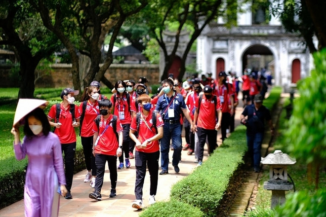 2022年前10月河内市接待国际游客达近100万人次 ảnh 2
