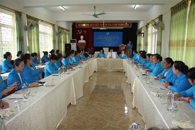 越南向老挝妇联干部分享创业经验 ảnh 1 越南向老挝妇联干部分享创业经验 ảnh 1