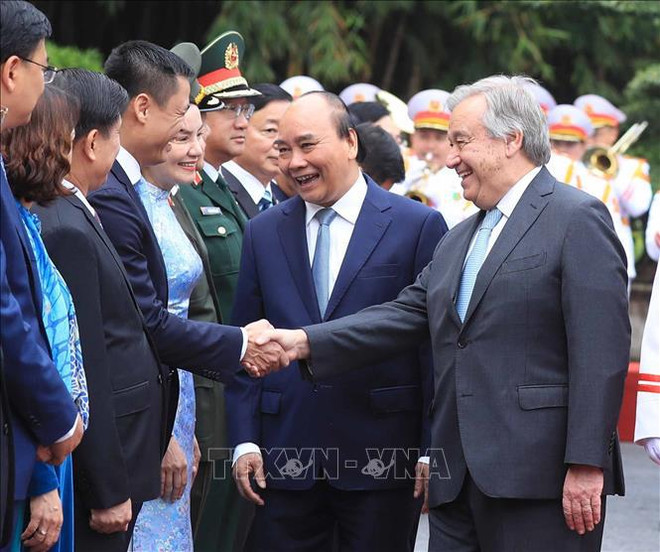 越南国家主席阮春福主持仪式欢迎联合国秘书长访越 ảnh 2 越南国家主席阮春福主持仪式欢迎联合国秘书长访越 ảnh 2