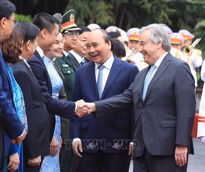 越南国家主席阮春福主持仪式欢迎联合国秘书长访越 ảnh 2
