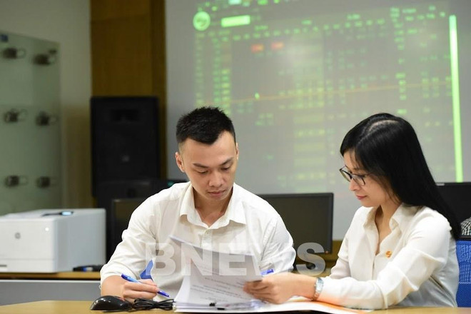 10月27日越南股市:地产、银行、证券板块掀起涨停潮 ảnh 1 10月27日越南股市:地产、银行、证券板块掀起涨停潮 ảnh 1