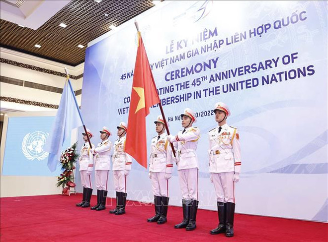 越南国家主席阮春福与联合国秘书长安东尼奥·古特雷斯主持越南加入联合国45周年纪念典礼 ảnh 4 越南国家主席阮春福与联合国秘书长安东尼奥·古特雷斯主持越南加入联合国45周年纪念典礼 ảnh 4