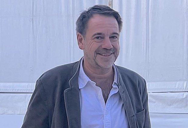 法国“侦探王子”米歇尔·普西与越南读者亲切交流 ảnh 1 法国“侦探王子”米歇尔·普西与越南读者亲切交流 ảnh 1