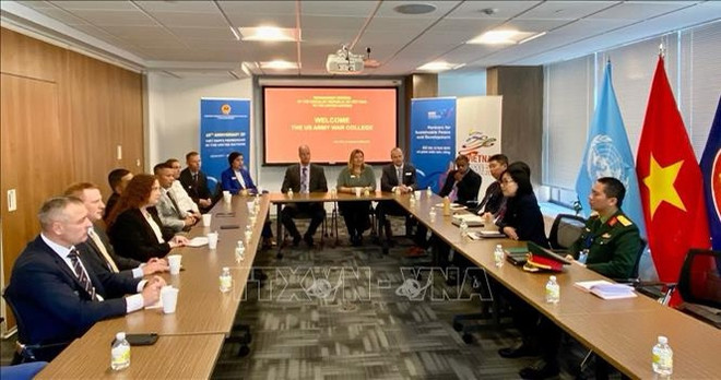越南驻联合国代表团会见美国陆军学院学员代表团 ảnh 1 越南驻联合国代表团会见美国陆军学院学员代表团 ảnh 1