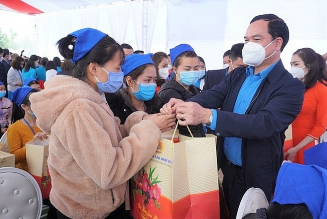 出资5000亿越盾帮助工会会员和劳动者过好春节 ảnh 1 出资5000亿越盾帮助工会会员和劳动者过好春节 ảnh 1