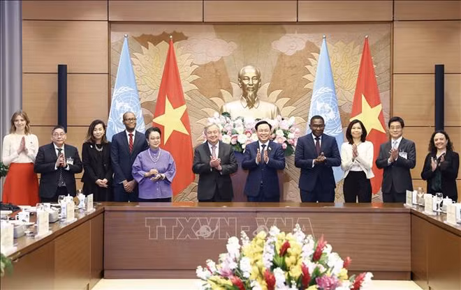 越南国会主席王廷惠会见联合国秘书长安东尼奥·古特雷斯 ảnh 2