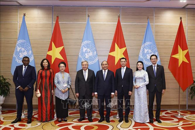 越南国家主席阮春福与联合国秘书长安东尼奥·古特雷斯主持越南加入联合国45周年纪念典礼 ảnh 3 越南国家主席阮春福与联合国秘书长安东尼奥·古特雷斯主持越南加入联合国45周年纪念典礼 ảnh 3