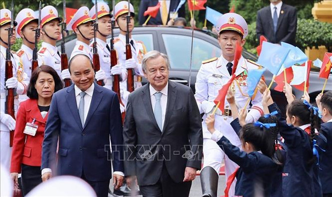 越南国家主席阮春福主持仪式欢迎联合国秘书长访越 ảnh 1 越南国家主席阮春福主持仪式欢迎联合国秘书长访越 ảnh 1