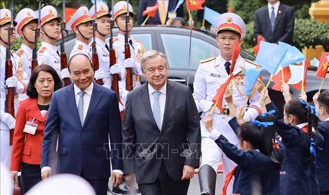 越南国家主席阮春福主持仪式欢迎联合国秘书长访越 ảnh 1