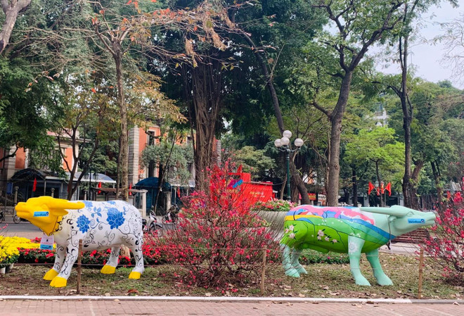 2021年“牛游行”雕塑艺术展亮相河内市中心 ảnh 1