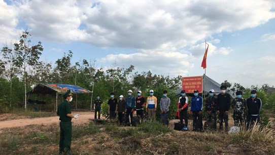 新冠肺炎疫情:平阳省发现13名非法入境的外国人 ảnh 1 新冠肺炎疫情:平阳省发现13名非法入境的外国人 ảnh 1