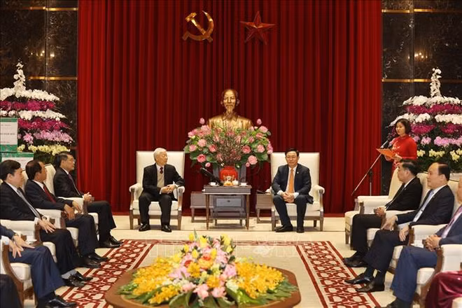 越共中央总书记、国家主席阮富仲向首都河内党委、政府和军民拜年 ảnh 3