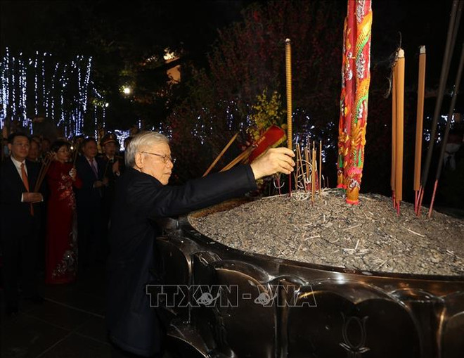 越共中央总书记、国家主席阮富仲向首都河内党委、政府和军民拜年 ảnh 4 越共中央总书记、国家主席阮富仲向首都河内党委、政府和军民拜年 ảnh 4