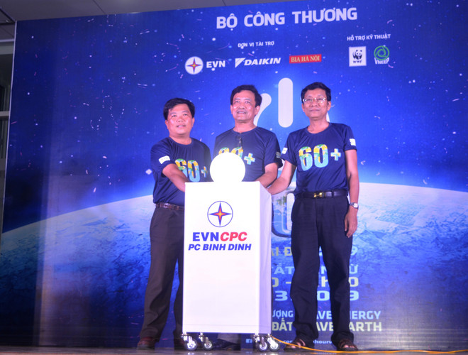 越南全国积极响应“地球一小时” 节约9亿多越盾 ảnh 1