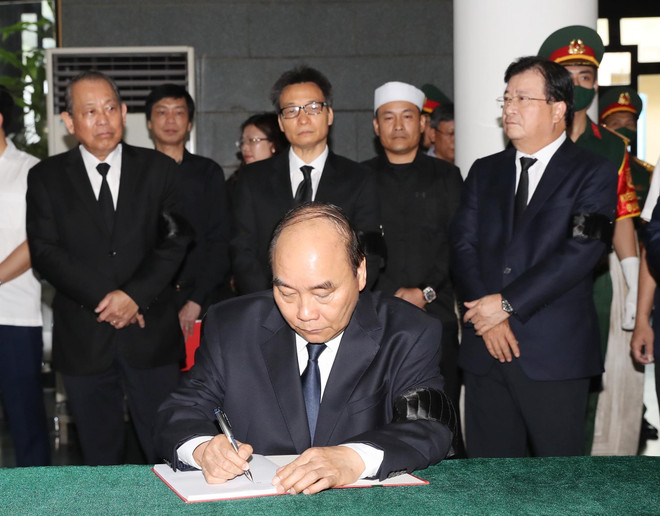 武卯同志遗体告别仪式和追悼会在河内隆重举行 ảnh 3 武卯同志遗体告别仪式和追悼会在河内隆重举行 ảnh 3