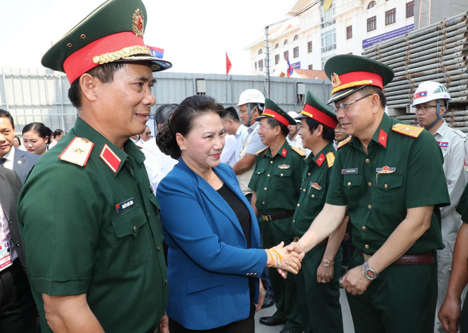 越南国会主席阮氏金银到老挝国会大厦施工现场视察督导 ảnh 1 越南国会主席阮氏金银到老挝国会大厦施工现场视察督导 ảnh 1