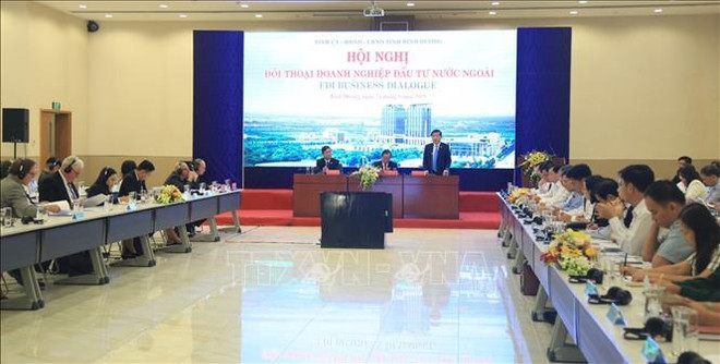 平阳省政府承诺为外国企业创造最佳条件 ảnh 1 平阳省政府承诺为外国企业创造最佳条件 ảnh 1