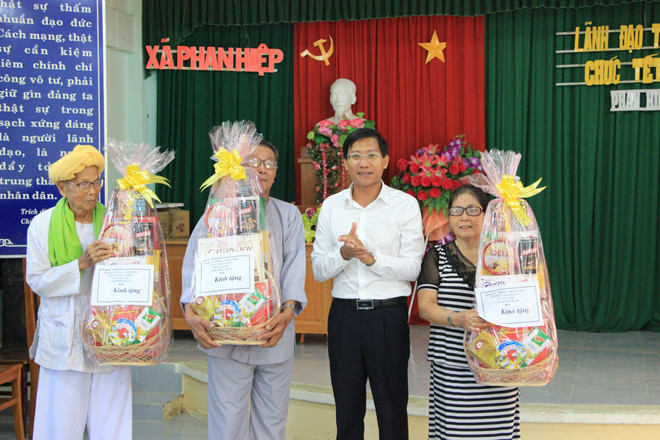 平顺省领导值此卡特节之际向婆罗门教占族同胞致以节日祝福 ảnh 1 平顺省领导值此卡特节之际向婆罗门教占族同胞致以节日祝福 ảnh 1