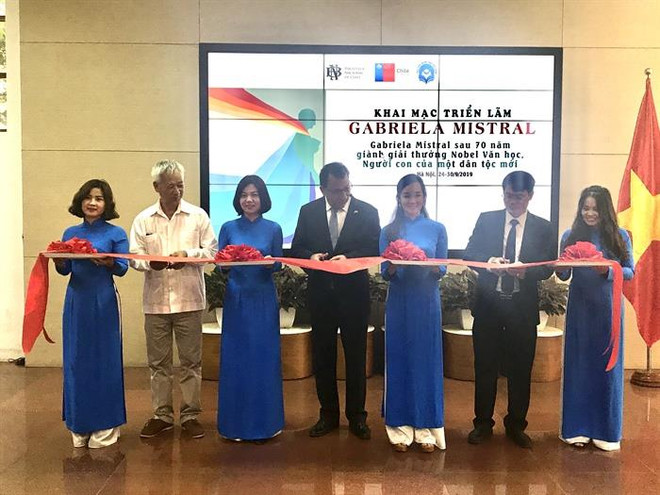 关于智利女诗人加夫列拉·米斯特拉尔的展会在河内正式开幕 ảnh 1 关于智利女诗人加夫列拉·米斯特拉尔的展会在河内正式开幕 ảnh 1