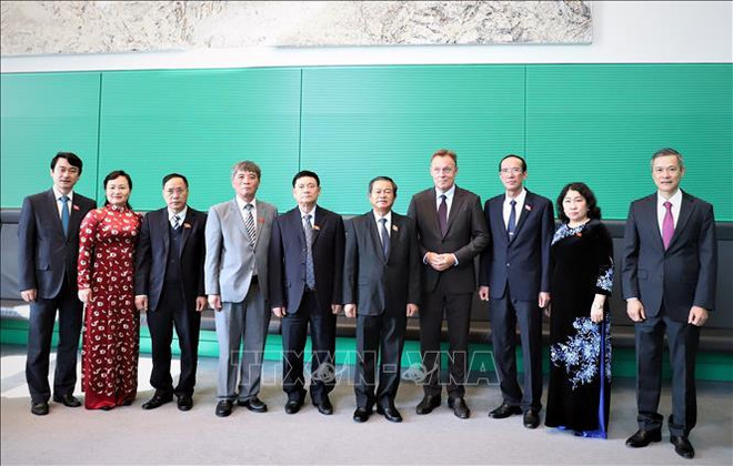 越南国会高级代表团对德国进行工作访问 ảnh 1 越南国会高级代表团对德国进行工作访问 ảnh 1