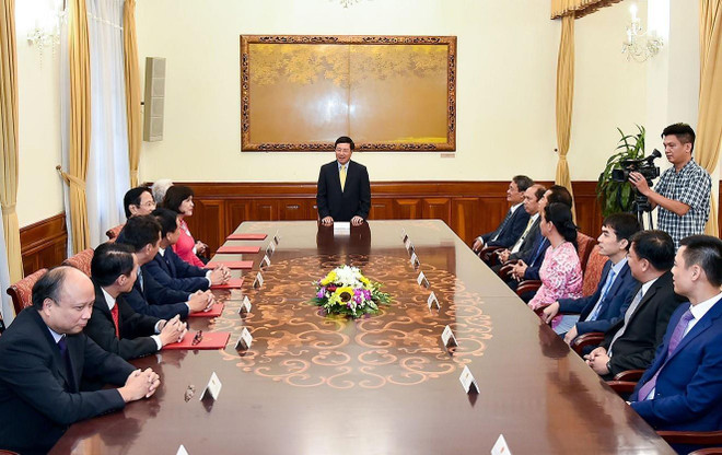 2019-2022年任期六位新任驻外大使任命书颁发仪式在河内举行 ảnh 2 2019-2022年任期六位新任驻外大使任命书颁发仪式在河内举行 ảnh 2