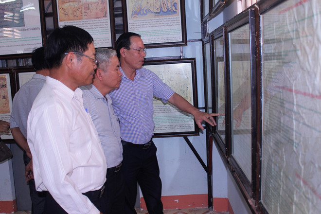 “黄沙、长沙归属越南——历史证据和法律依据”地图资料展在平顺省举行 ảnh 2