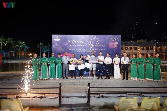 “会安记忆”实景演出累计接待观众突破100万名人次大关 ảnh 1 “会安记忆”实景演出累计接待观众突破100万名人次大关 ảnh 1