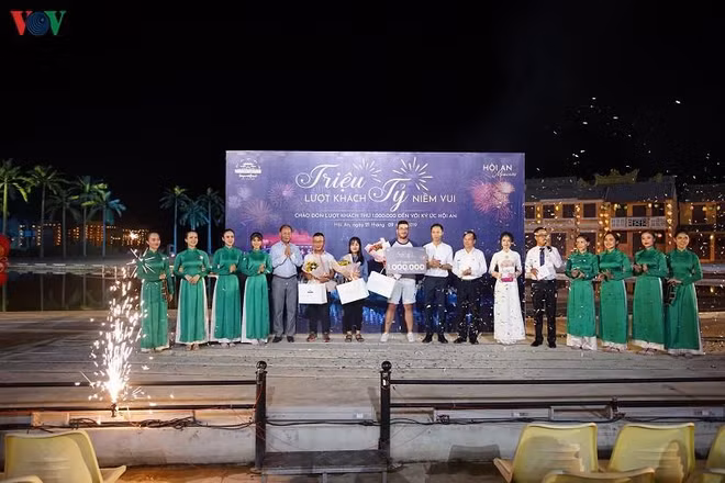 “会安记忆”实景演出累计接待观众突破100万名人次大关 ảnh 1 “会安记忆”实景演出累计接待观众突破100万名人次大关 ảnh 1